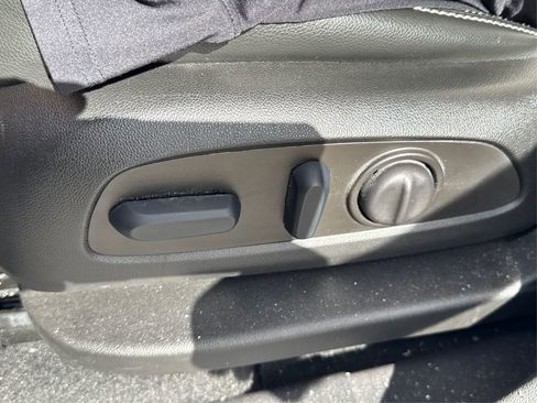 Used 2023 GMC Terrain SLT w/ Tech Package image 24