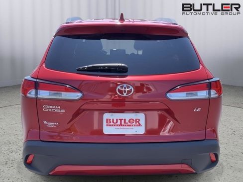 Used 2022 Toyota Corolla Cross LE FWD image 4