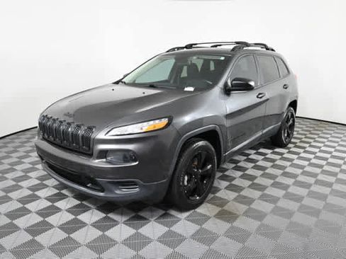 Used 2017 Jeep Cherokee Sport image 2