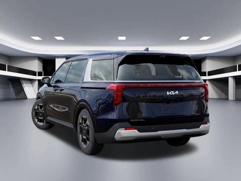 New 2026 Kia Carnival EX FWD image 4