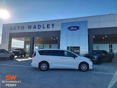 Used 2024 Chrysler Pacifica Touring-L