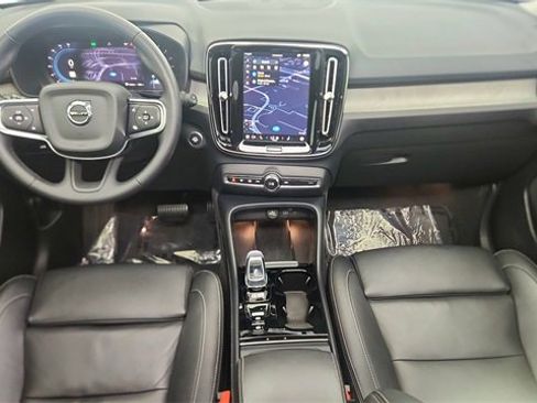 Used 2024 Volvo XC40 B5 Plus image 90
