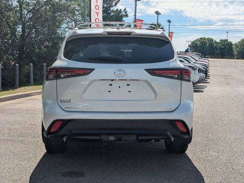 Certified 2025 Toyota Highlander XLE FWD image 4