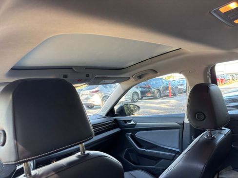 Used 2025 Volkswagen Jetta SE image 28