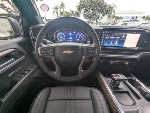 Used 2023 Chevrolet Silverado 1500 High Country w/ High Country Premium Package AWD/4WD image 14