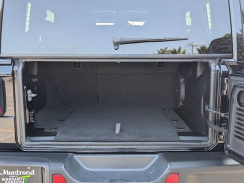 Used 2022 Jeep Wrangler Unlimited Rubicon w/ Trailer Tow Package AWD/4WD image 26