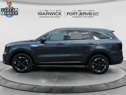Used 2024 Kia Sorento S w/ Panoramic Sunroof Package AWD/4WD image 2