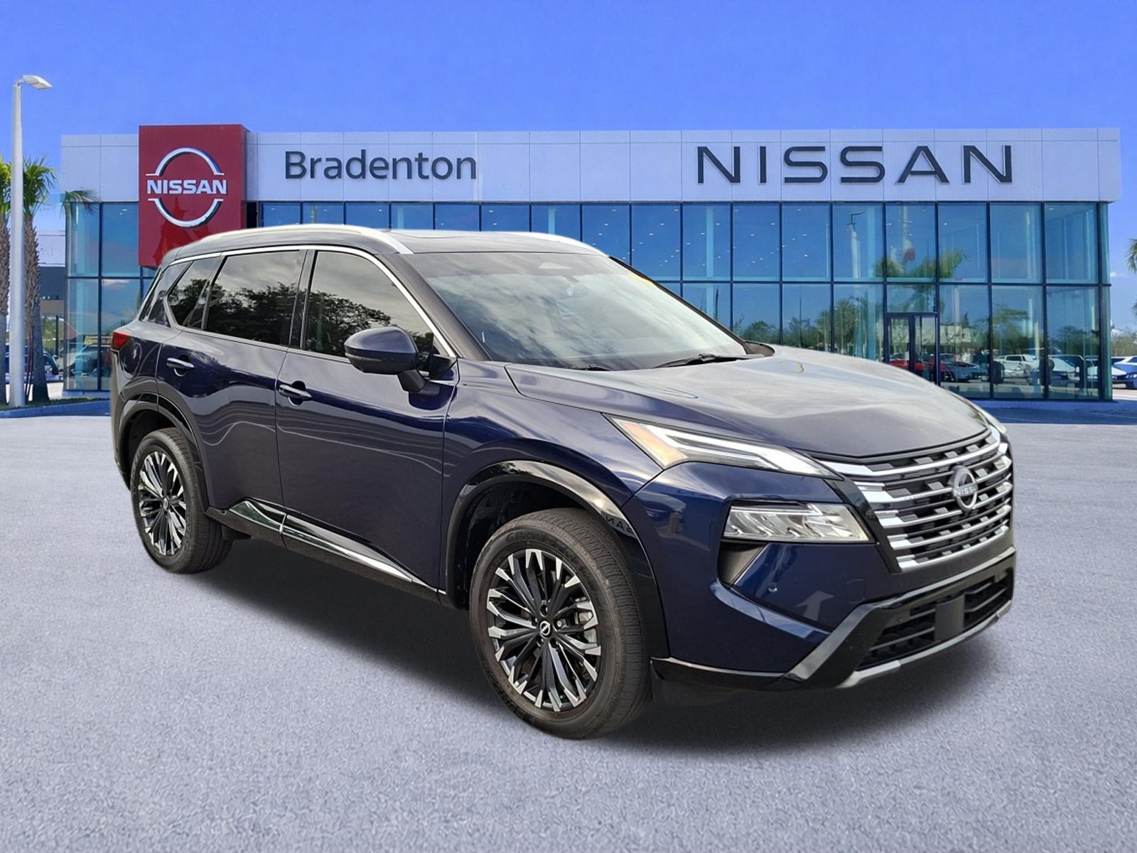Certified 2025 Nissan Rogue Platinum w/ Tech Package FWD image 3