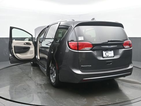 Used 2018 Chrysler Pacifica Touring-L Plus w/ Tire & Wheel Group image 56