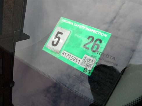 Used 2018 Toyota Camry LE image 22