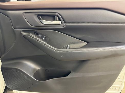 Used 2023 Nissan Rogue SV w/ SV Premium Package image 27