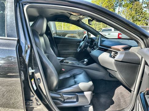 Used 2019 Toyota C-HR Limited image 27