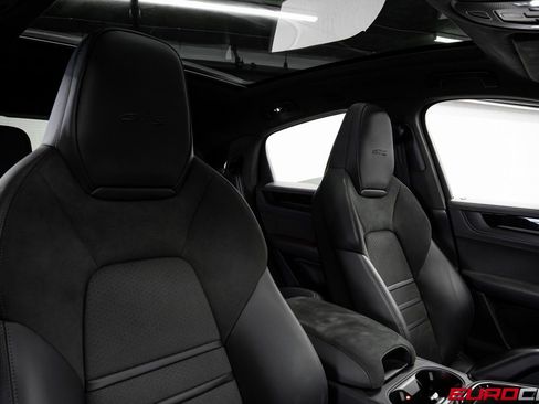 Used 2025 Porsche Cayenne GTS image 33