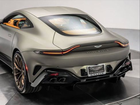 Used 2025 Aston Martin V8 Vantage Coupe image 32