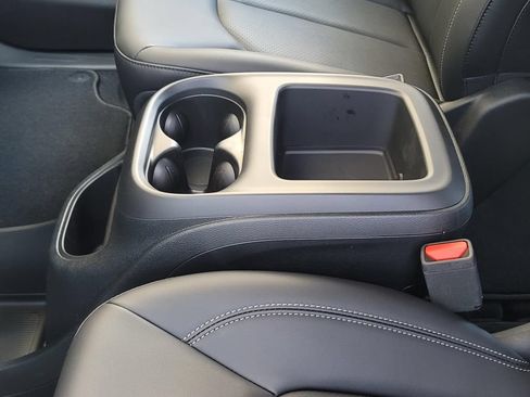 New 2025 Chrysler Pacifica Select FWD image 9