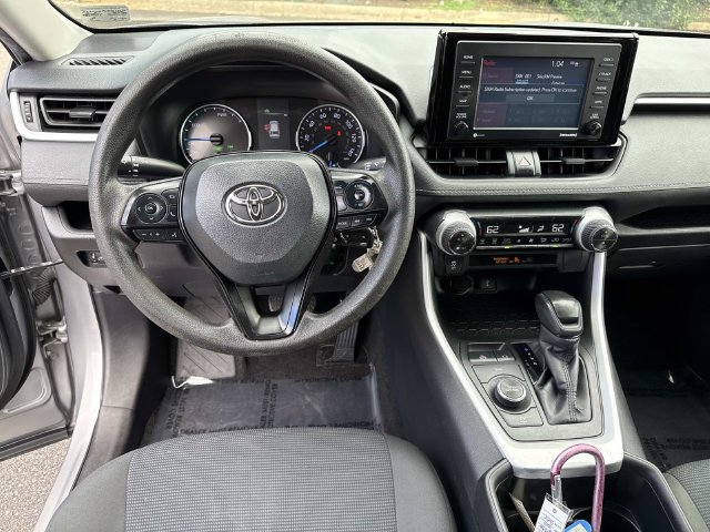 Used 2022 Toyota RAV4 LE AWD/4WD image 17