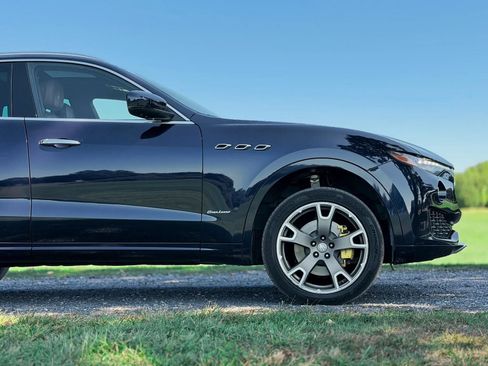 Used 2018 Maserati Levante GranLusso AWD/4WD image 20