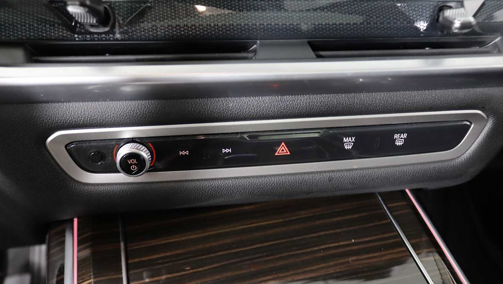 Used 2026 BMW X7 xDrive40i w/ Premium Package AWD/4WD image 28