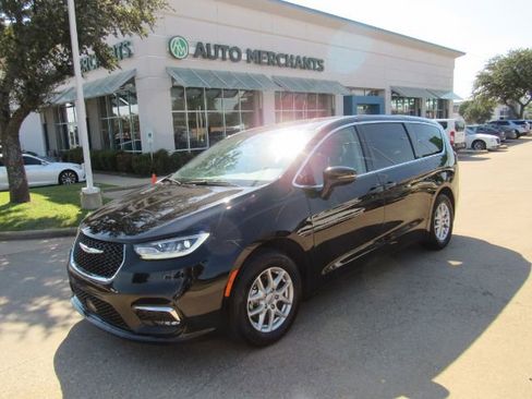 Used 2024 Chrysler Pacifica Touring-L image 1