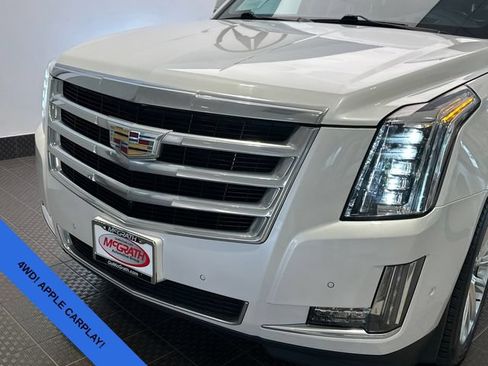 Used 2019 Cadillac Escalade Luxury AWD/4WD image 3
