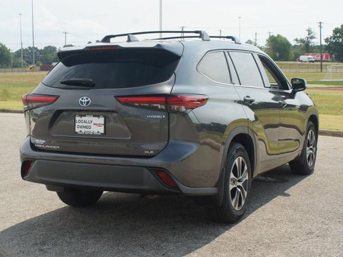 Used 2021 Toyota Highlander XLE AWD/4WD image 23