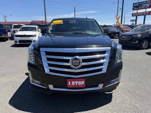 Used 2015 Cadillac Escalade Luxury AWD/4WD image 2