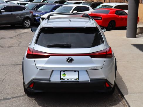 Used 2019 Lexus UX 200 w/ Premium Package FWD image 10