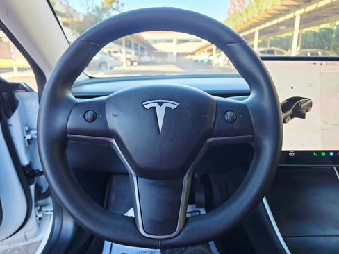 Used 2020 Tesla Model 3 Standard Range Plus image 17