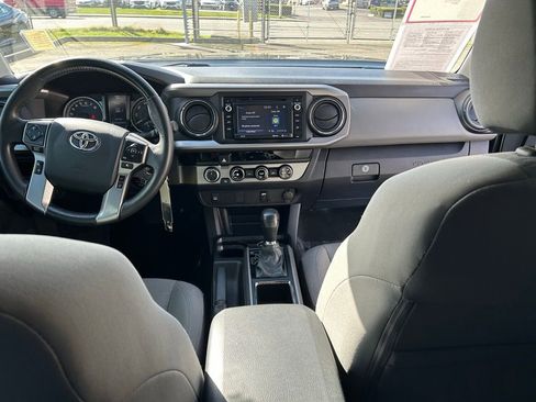 Certified 2018 Toyota Tacoma SR5 w/ SR5 Appearance Package (SM) image 15