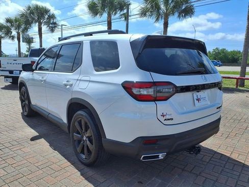 Used 2025 Honda Pilot Black Edition image 8