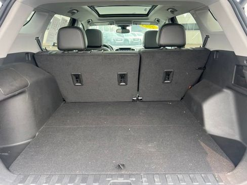 Used 2023 GMC Terrain SLT w/ Infotainment Package II AWD/4WD image 16