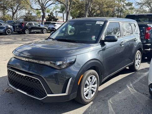 Certified 2025 Kia Soul LX image 1