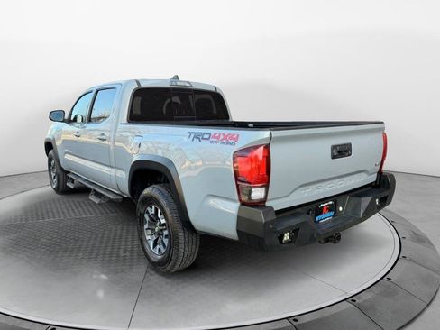 Used 2019 Toyota Tacoma TRD Off-Road image 3