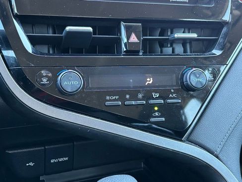 Used 2022 Toyota Camry LE image 19