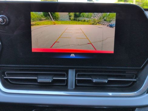 Used 2024 Chevrolet Trax LT w/ Driver Confidence Package FWD image 24