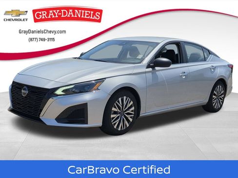 Used 2024 Nissan Altima 2.5 SV FWD image 1