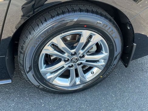 Certified 2023 Toyota Sienna Platinum AWD/4WD image 15