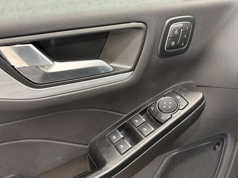 New 2025 Ford Escape SE w/ PHEV Premium Package FWD image 14