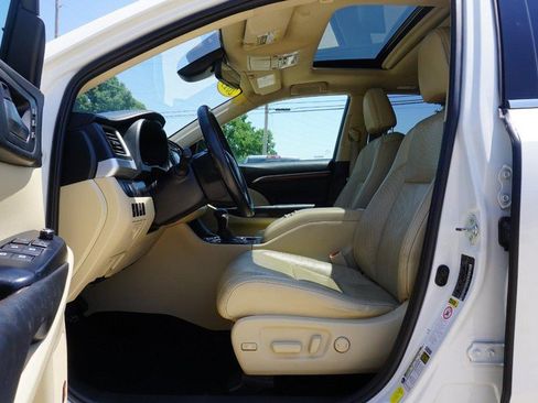 Used 2019 Toyota Highlander Limited AWD/4WD image 23