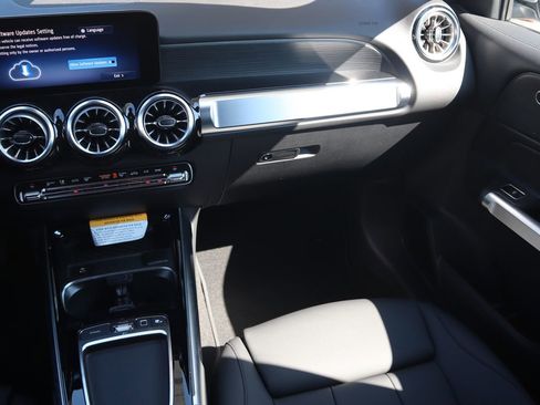 New 2026 Mercedes-Benz GLB 250 4MATIC image 12