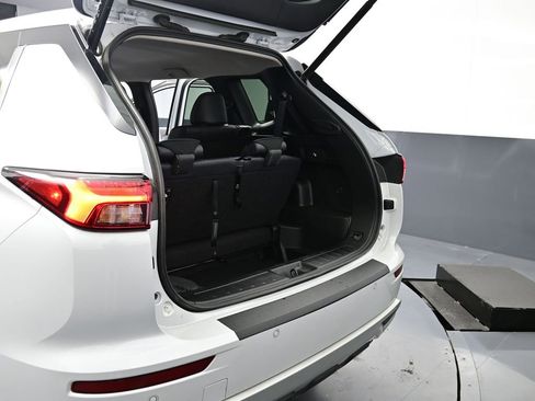Used 2024 Mitsubishi Outlander SE image 19