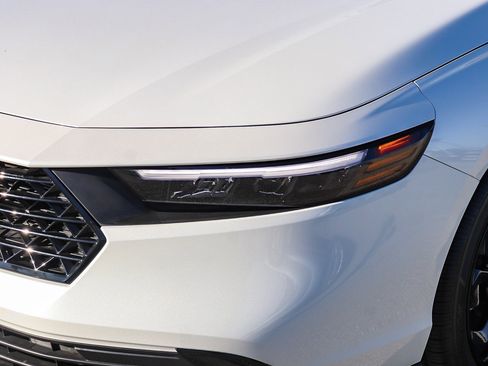 Certified 2025 Honda Accord SE image 5