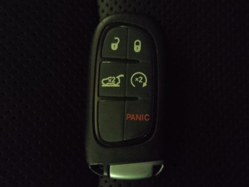 Used 2019 Jeep Cherokee Limited FWD image 32