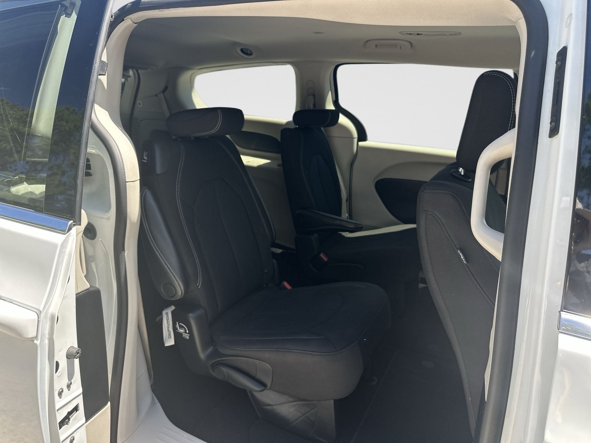 Used 2023 Chrysler Voyager LX FWD image 25