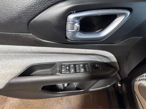 Used 2024 Jeep Compass Latitude image 14