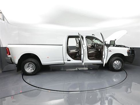 Used 2026 RAM 3500 Laramie w/ Towing Technology Group AWD/4WD image 53