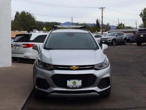 Used 2020 Chevrolet Trax LT w/ LT Convenience Package image 16