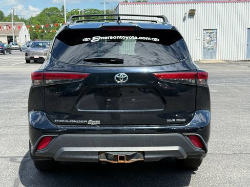 Used 2023 Toyota Highlander XLE AWD/4WD image 4