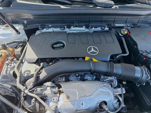 Used 2020 Mercedes-Benz GLB 250 GLB 250 w/ Premium Package image 32