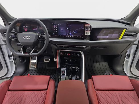 New 2025 Audi SQ5 Prestige image 9